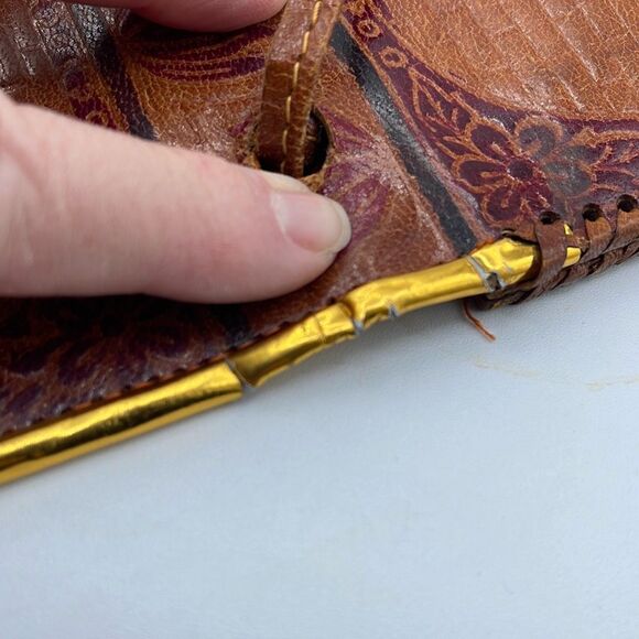 Vintage Peru hand tooled little vintage handbag -shoulder bag. - Picture 4 of 11